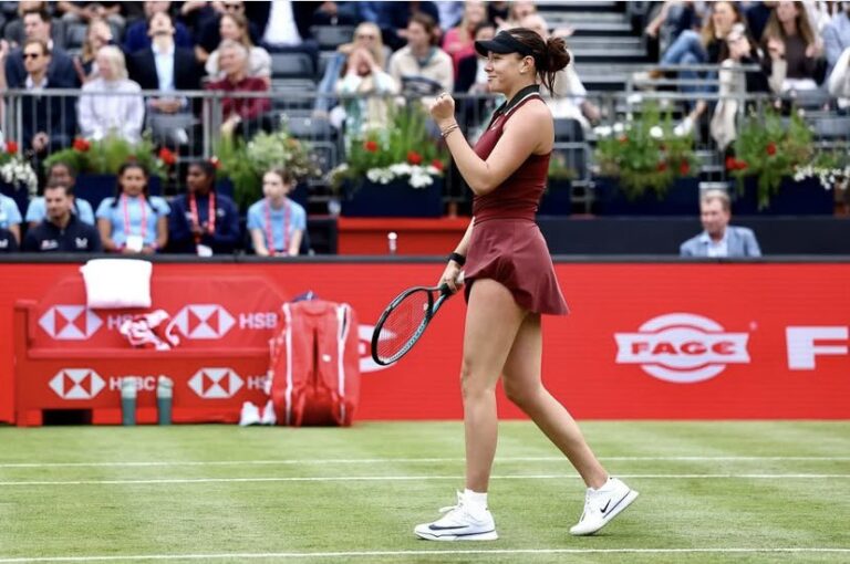 Anisimova joga muito e despacha Navarro rumo às semifinais em Queen’s