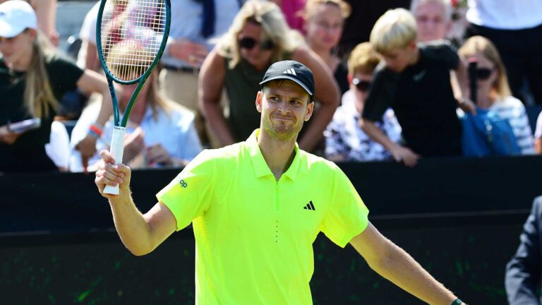 Hurkacz e Khachanov avançam no ATP 250 de ‘s-Hertogenbosch