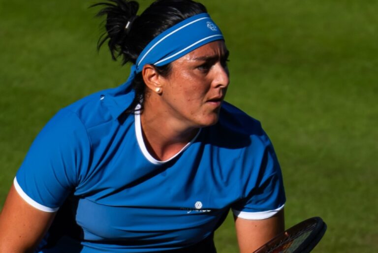 Jabeur salva dois match points em batalha no qualifying de Berlim; Sakkari cai