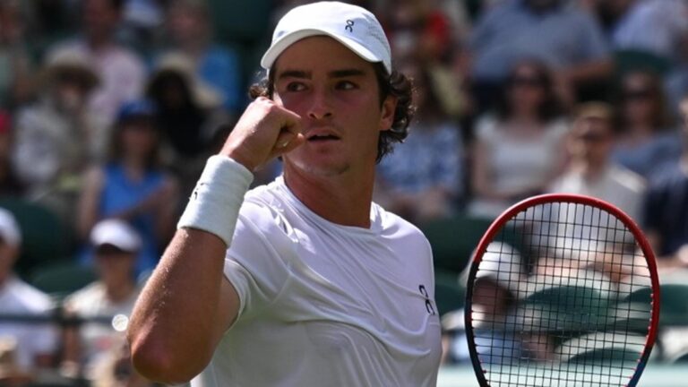 João Fonseca atropela britânico e conquista a primeira vitória em Wimbledon