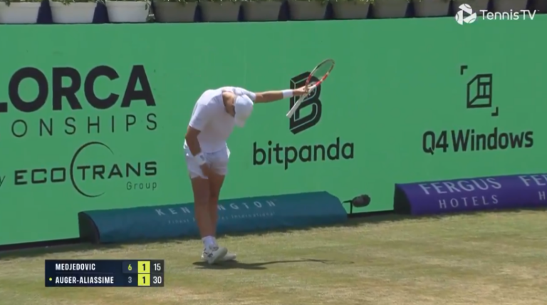 [VÍDEO] Medjedovic foi eliminado de Mallorca, mas protagonizou um dos pontos do ano