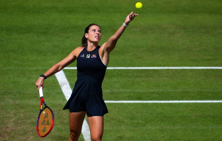 Navarro despacha Osaka (que cometeu 42 erros não forçados) e avança para as quartas de final em Bad Homburg