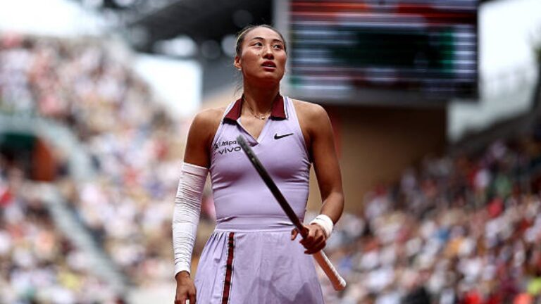 Baixa de peso: Zheng Qinwen desiste do Australian Open