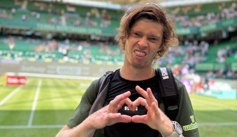 Andrey Rublev retorna a Halle com vitória tranquila