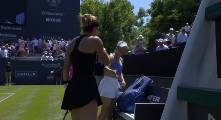 [VÍDEO] Cumprimentos irônicos e troca de acusações: o final quente entre Sakkari e Putintseva