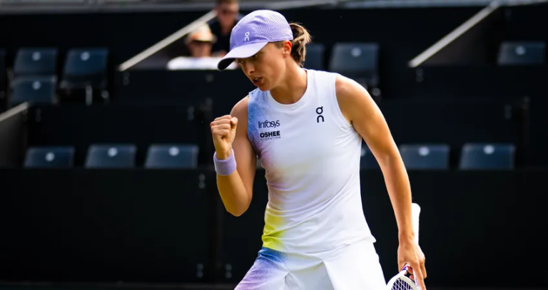 Swiatek motivada: “Posso aprender coisas novas jogando na grama”