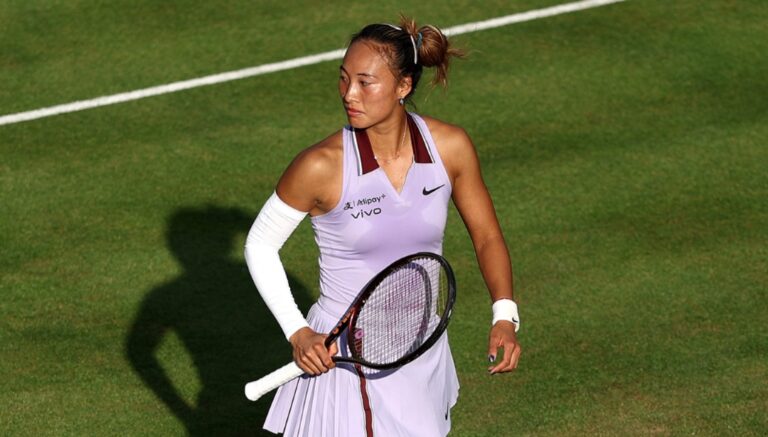 Zheng sofre, mas começa temporada de grama com vitória em Queen’s
