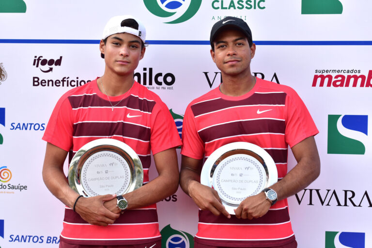Irmãos Miguel arrasam na final e conquistam título de duplas em São Paulo