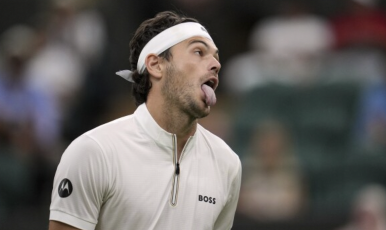 Fritz sobrevive a duelo louco com Mpetshi Perricard e avança em Wimbledon