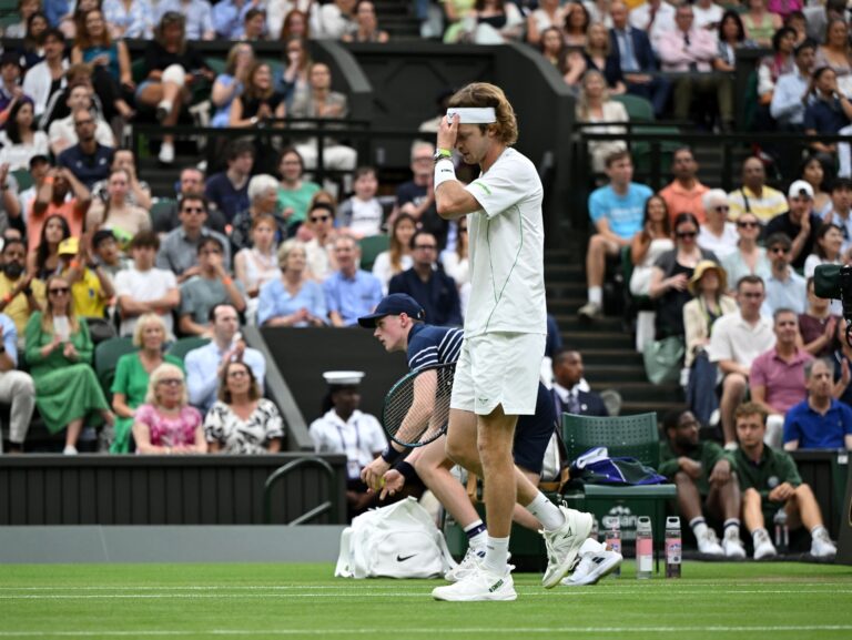 Rublev lamenta: “Permiti que Alcaraz ganhasse o segundo set sem fazer praticamente nada”