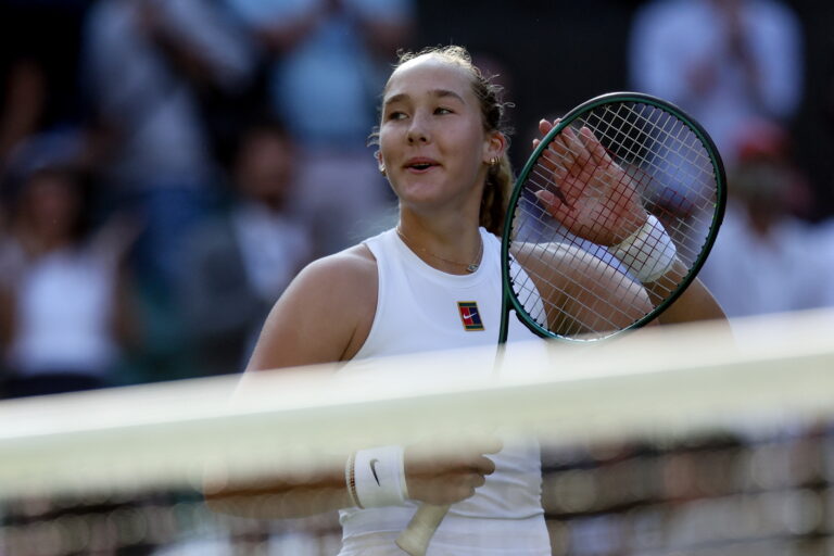 Mirra Andreeva envergonhada com presença de Federer: “É um sonho vê-lo na vida real”