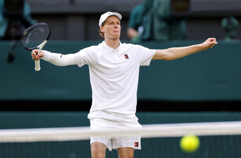 [VÍDEO] O momento em que Sinner se vingou de Alcaraz e conquistou Wimbledon pela primeira vez