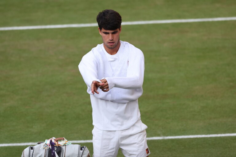 Connors critica atitude de Alcaraz na final de Wimbledon: “Não é aceitável”
