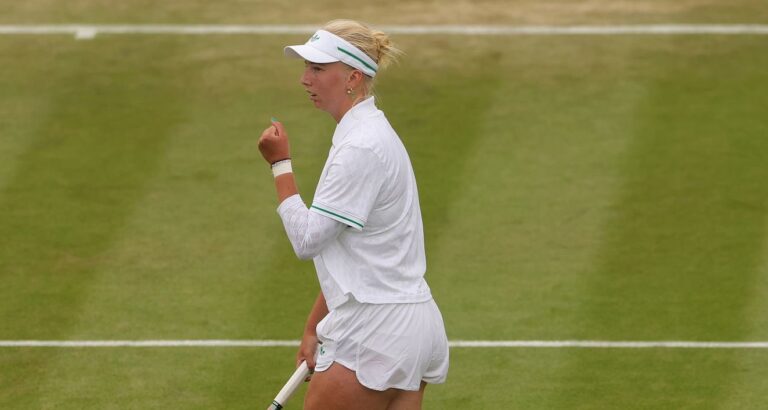 Rybakina é surpreendida por Tauson em Wimbledon
