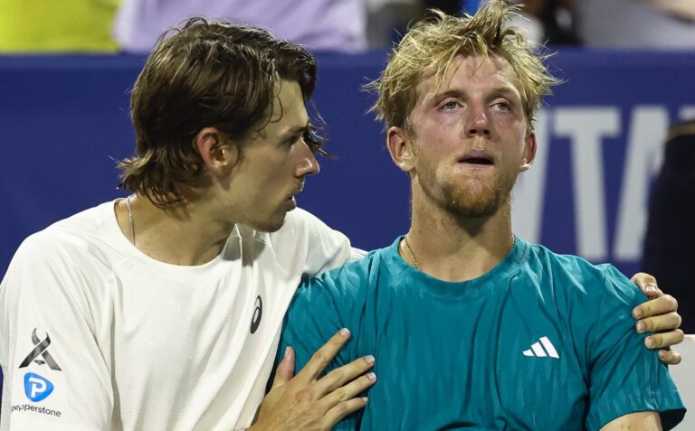 [VÍDEO] De Minaur consolou Davidovich Fokina num gesto fantástico em Washington