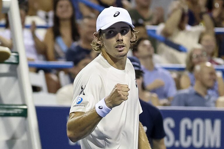 De Minaur explica subida de nível: “O que sentia diariamente não era sustentável”