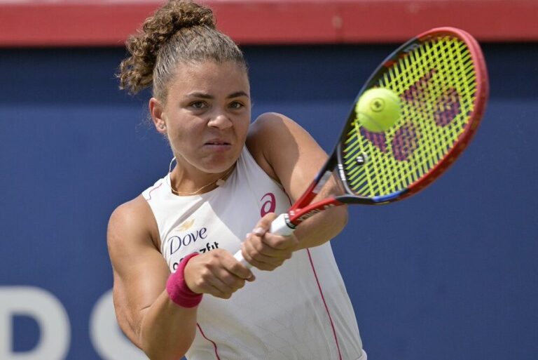 Paolini sofre derrota chocante em Montreal, Fernandez cai cedo e Kostyuk bate Vondrousova