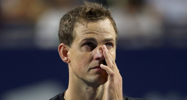 Pospisil perde e se aposenta do tênis com dores e lágrimas em Toronto