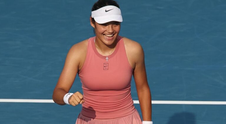 Raducanu despacha Osaka rumo às quartas de final em Washington