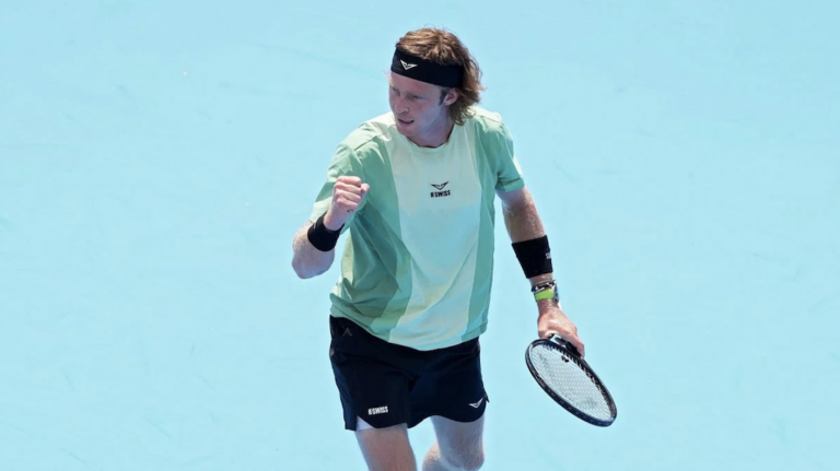 Rublev sobrevive a batalha de 3h30 e está nas oitavas de Cincinnati