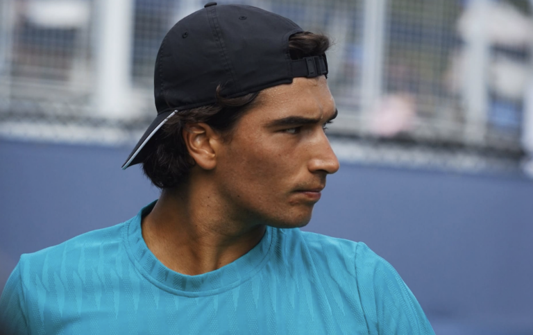 Rocha (esteve a ganhar 6-0, 2-0) e Silva eliminados no Challenger de Sevilha