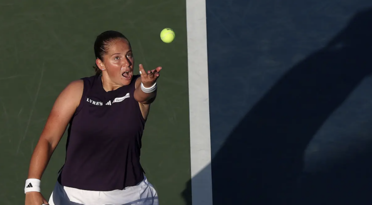 Navarro, Bencic e Ostapenko contam com triunfos em dois sets na estreia do US Open