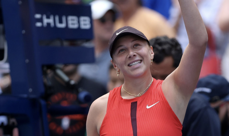 Anisimova passeia na estreia e Collins é atropelada no US Open