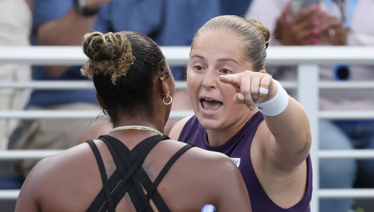 [VÍDEO] Ostapenko e Townsend discutem após encontro: «Ela disse que não tenho educação nem classe»