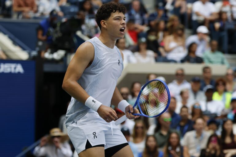 Shelton, Mensik e Davidovich vencem e convencem rumo à segunda rodada do US Open