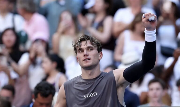 Draper perde set, mas avança no retorno à competição quase dois meses depois