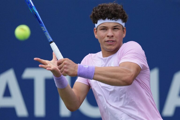 Shelton resiste à batalha contra Nakashima e segue para as oitavas em Toronto