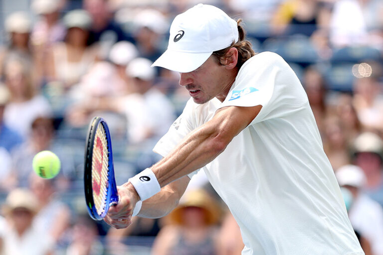 De Minaur desperdiça e cai perante gigante Opelka em Cincinnati; Lehecka avança