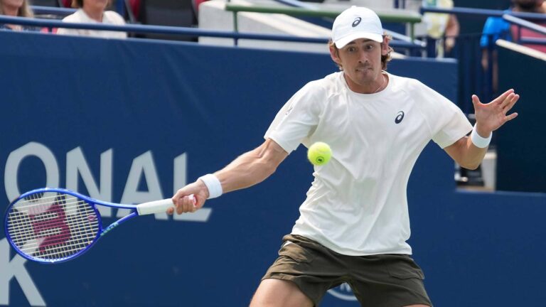 De Minaur vence sétima seguida e já está nas quartas de final em Toronto