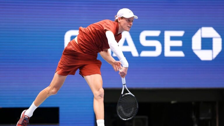 Sinner acorda a tempo e acelera rumo às oitavas pelo 10º Grand Slam seguido