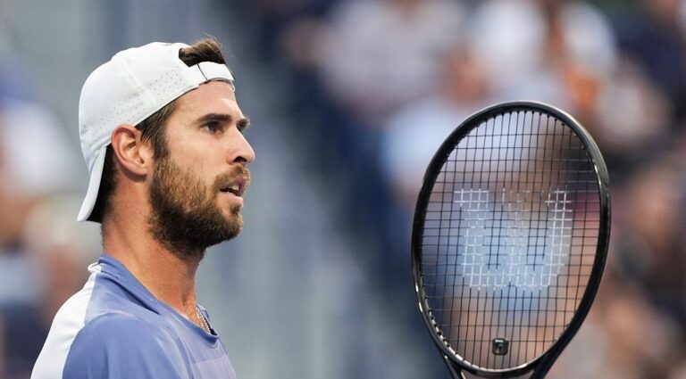 Khachanov esteve a um ponto da derrota, mas surpreende Zverev e está na final em Toronto