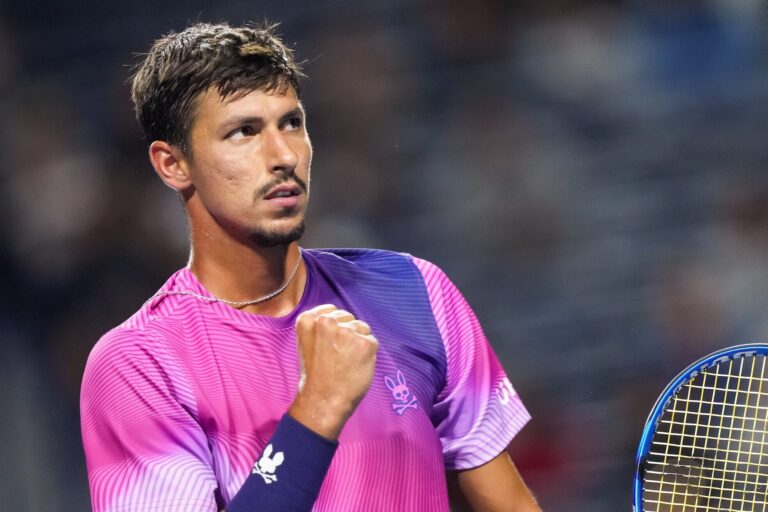 Popyrin continua com defesa do título bem viva e elimina Rune rumo às quartas em Toronto