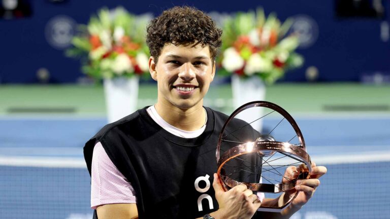 Shelton nas nuvens em Toronto: “Foi a tempestade perfeita”