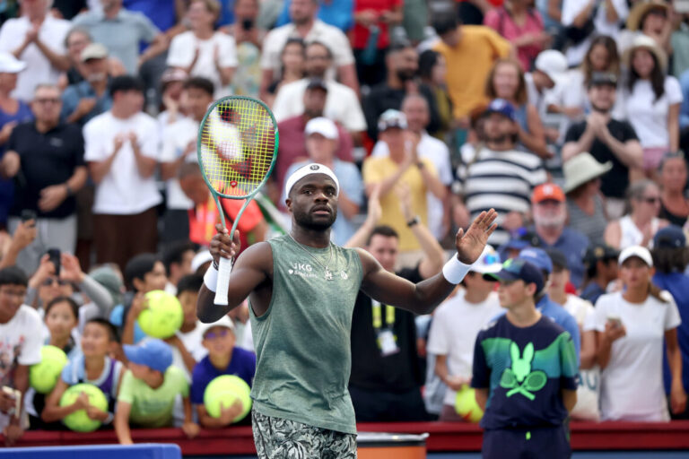 Tiafoe leva susto, mas sobrevive e avança para as oitavas em Toronto