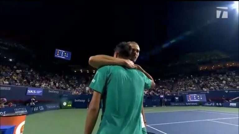 Zverev avança para as quartas em Toronto após desistência de Cerundolo