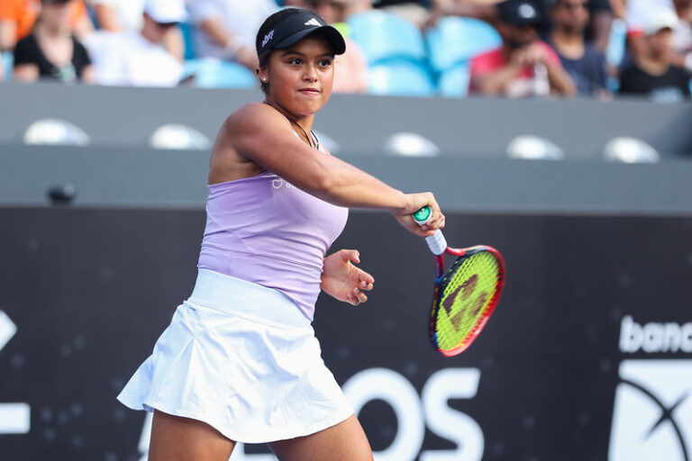 Naná Silva bate Carol Meligeni e faz história no SP Open