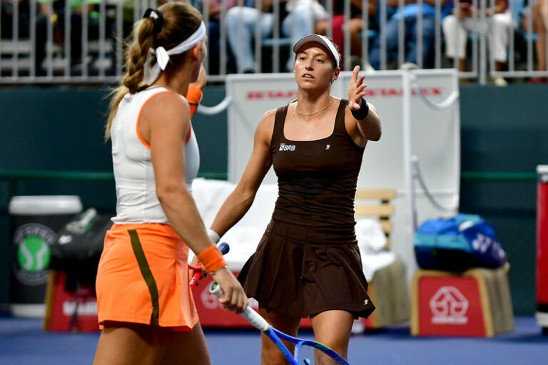 Luisa Stefani é a terceira brasileira nas semis de duplas do SP Open