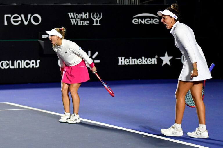 Ingrid Martins e Laura Pigossi vão duelar com Luisa Stefani e Babos na final de duplas do SP Open