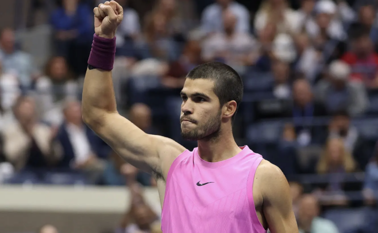 Alcaraz não dá chances a Sinner, conquista sexto Slam da carreira no US Open e volta a ser número 1 mundial