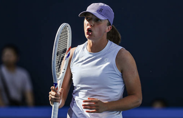 Iga Swiatek triunfa em 45 minutos na BJK Cup