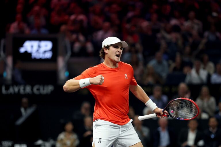 João Fonseca brilha em estreia absoluta na Laver Cup e tira Time Mundo do zero na competição