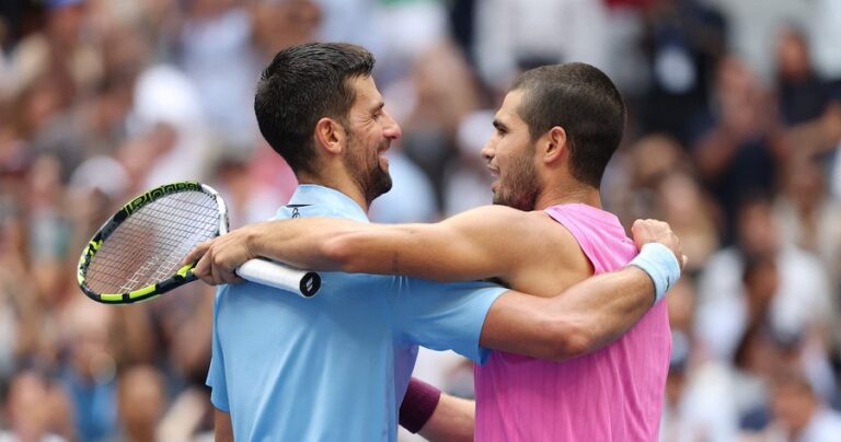 Alcaraz é apenas o quinto jogador a vencer Djokovic em todas as superfícies
