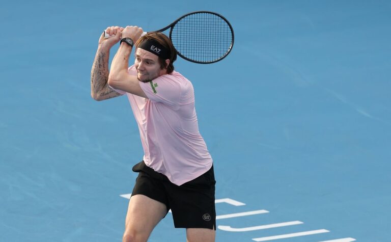 Bublik eliminado em 59 minutos do ATP 500 de Pequim