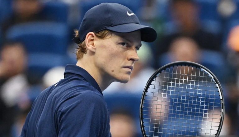 Sinner regressa às meias-finais em Pequim e marca duelo com De Minaur