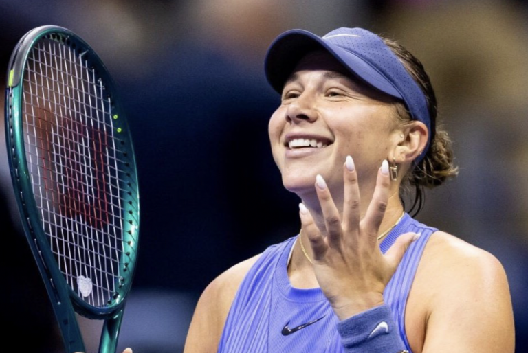 Anisimova de luxo esmaga Gauff em Pequim rumo à quinta final da temporada