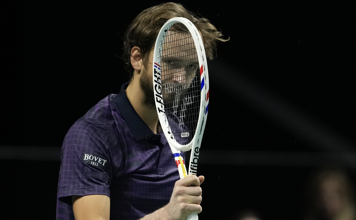 Medvedev sai do buraco contra Sonego e ainda vê ATP Finals ao fundo do túnel